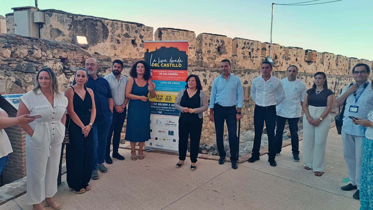 salobrena-mas-de-800-personas-disfrutan-de-historia-gastronomia-y-vinos-en-la-exitosa-hora-dorada-del-castillo