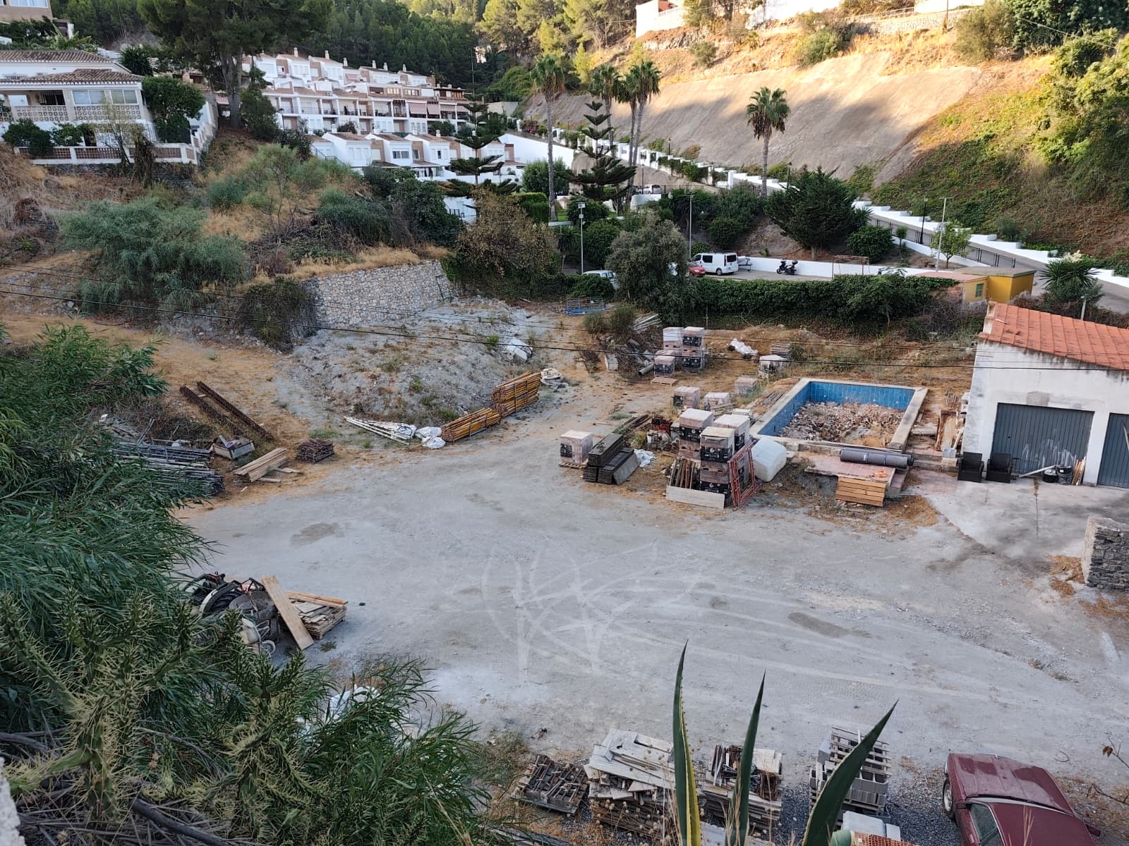 almunecar-iu-denuncia-uso-irregular-de-un-solar-en-el-capricho-y-la-inaccion-del-ayuntamiento