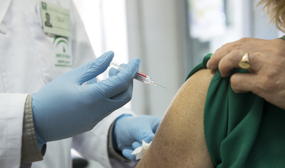 hoy-lunes-comienza-la-vacunacion-contra-la-gripe-y-la-covid-para-mayores-de-80-anos-y-personas-con-gran-dependencia