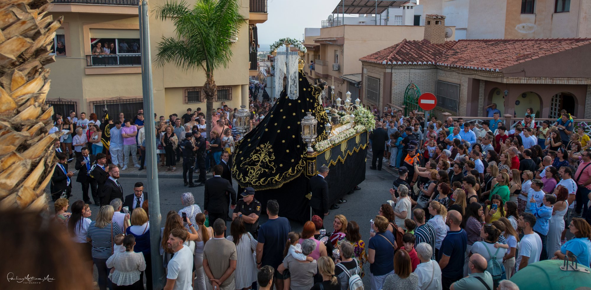 motril-se-vuelca-con-su-virgen-de-las-angustias-en-una-emotiva-procesion-por-su-barrio