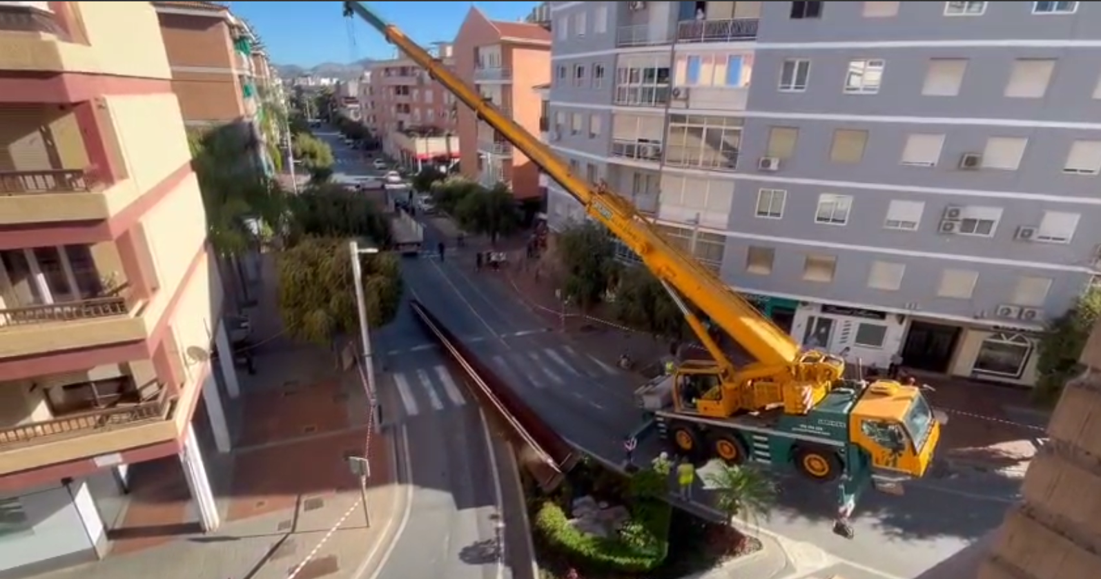 motril-el-escultor-abelardo-espejo-tramblin-exige-responsabilidades-al-ayuntamiento-por-el-accidente-que-dano-su-obra-obelisco
