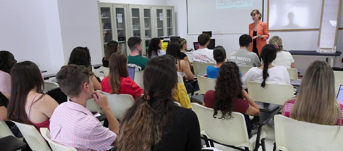 casi-40-millones-de-personas-viven-con-vih-la-universidad-de-granada-prepara-a-futuros-enfermeros-para-mejorar-la-atencion-sin-estigmas