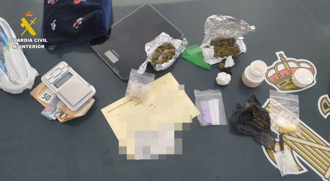 detenida-en-albolote-tras-ser-hallada-semiinconsciente-en-su-coche-con-mas-de-150-pastillas-y-varias-drogas