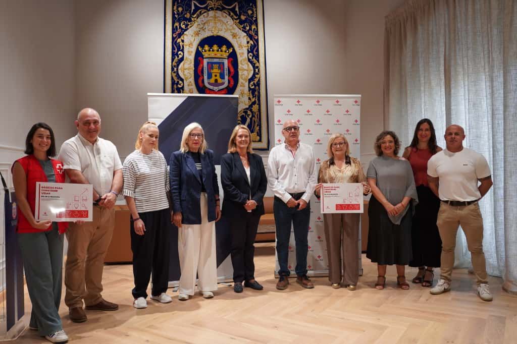 motril-se-vuelca-con-el-dia-de-la-banderita-de-cruz-roja-solidaridad-compromiso-institucional-y-ayuda-directa-a-los-mas-vulnerables-bajo-el-lema-basicos-para-construir-vidas