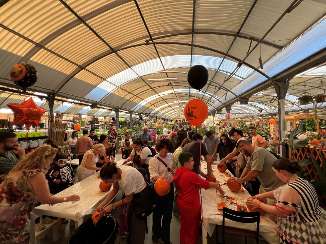 saliplantgarden-celebra-una-tarde-solidaria-de-halloween-con-decenas-de-ninos-y-ninas-entre-calabazas-talleres-y-diversion-familiar