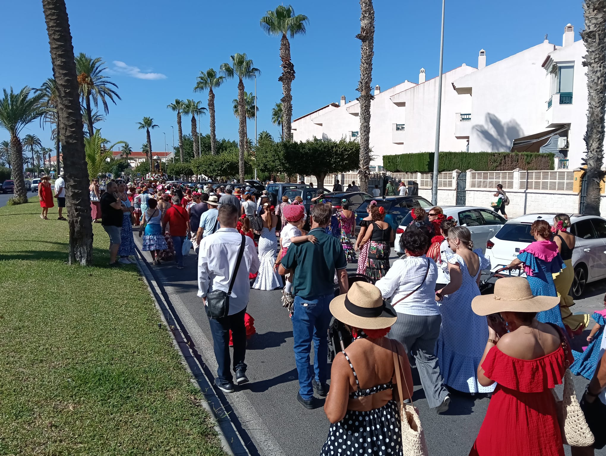 salobrena-celebro-su-romeria-con-150-caballos-33-carrozas-y-miles-de-asistentes-en-una-semana-de-musica-y-espectaculos