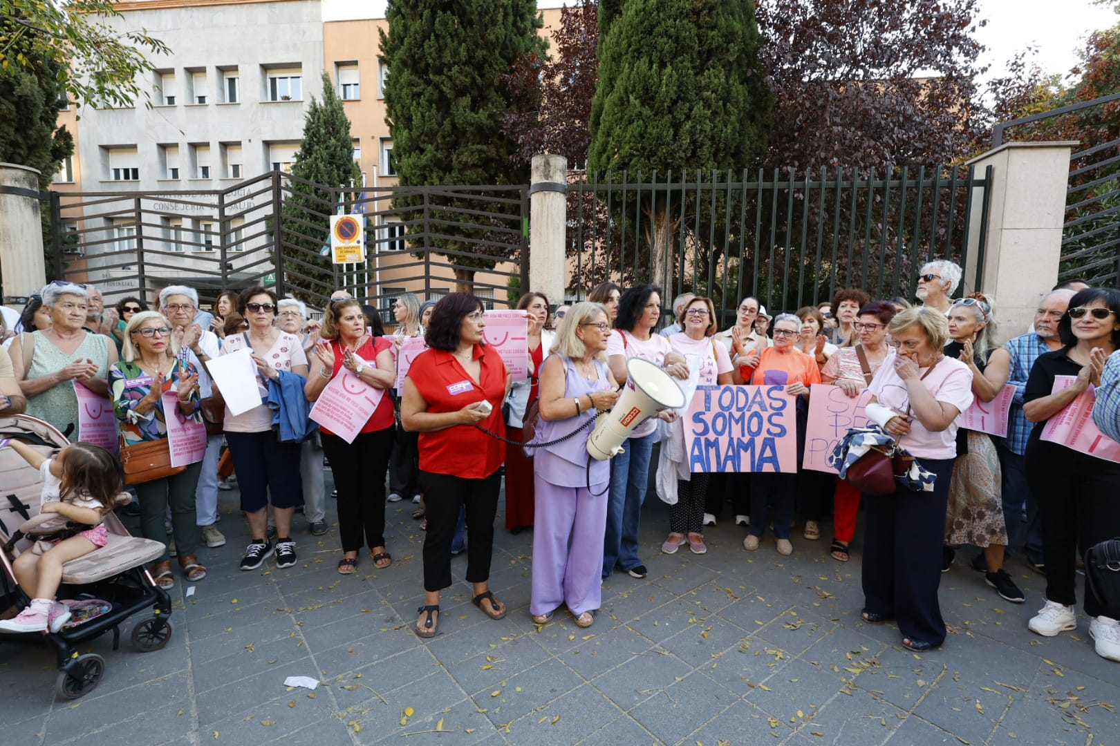 granada-la-plataforma-8m-25n-reclama-informacion-clara-sobre-los-cribados-de-cancer-de-mama-en-granada-y-garantias-en-la-atencion-a-las-mujeres-afectadas