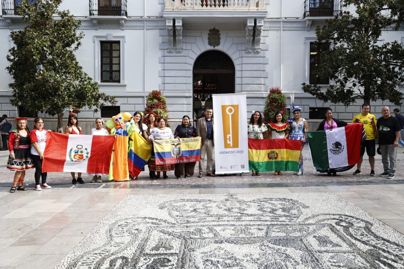 granada-celebra-el-xv-desfile-de-la-hispanidad-y-del-mestizaje-con-un-homenaje-a-la-union-entre-culturas