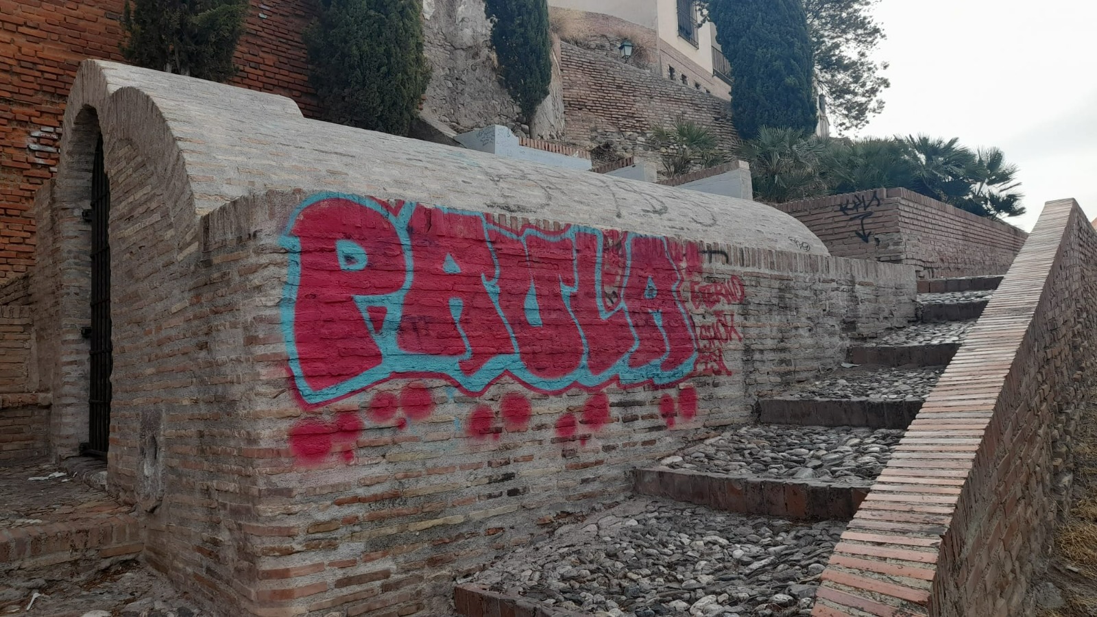 cazado-el-autor-de-las-pintadas-en-el-castillo-de-zujar-en-el-zenete-el-ayuntamiento-activa-sanciones-de-hasta-250-000-euros