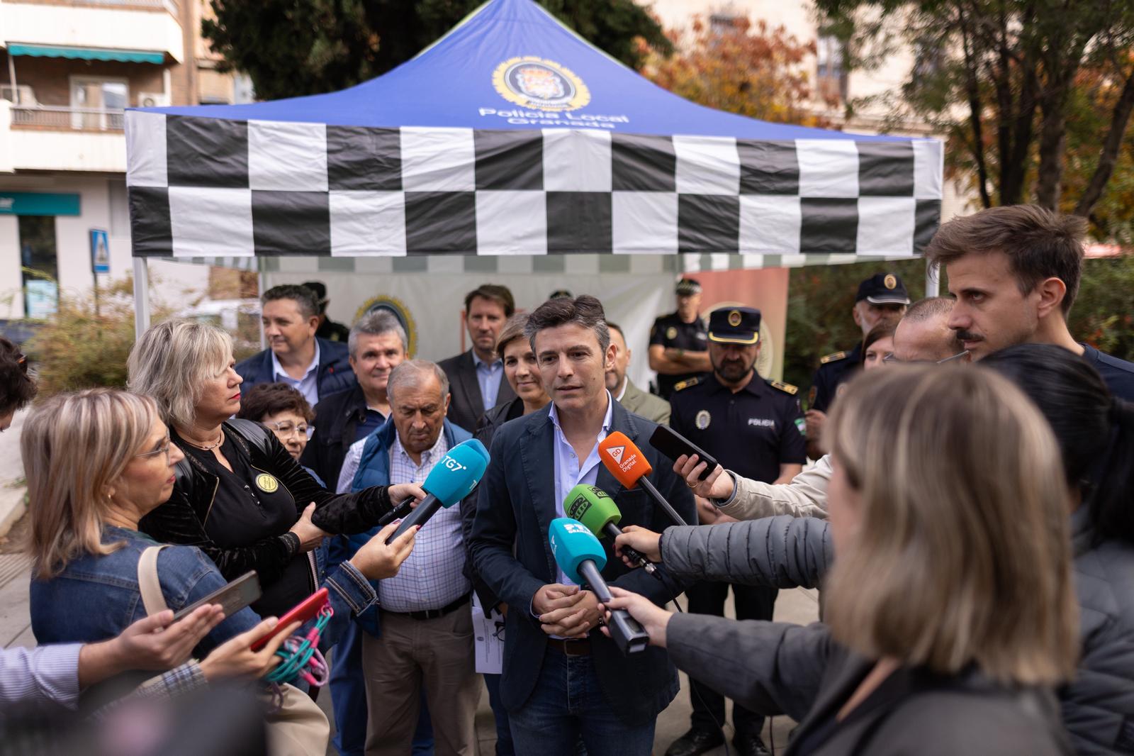 granada-impulsa-un-modelo-de-seguridad-de-proximidad-con-la-nueva-oficina-movil-de-barrio