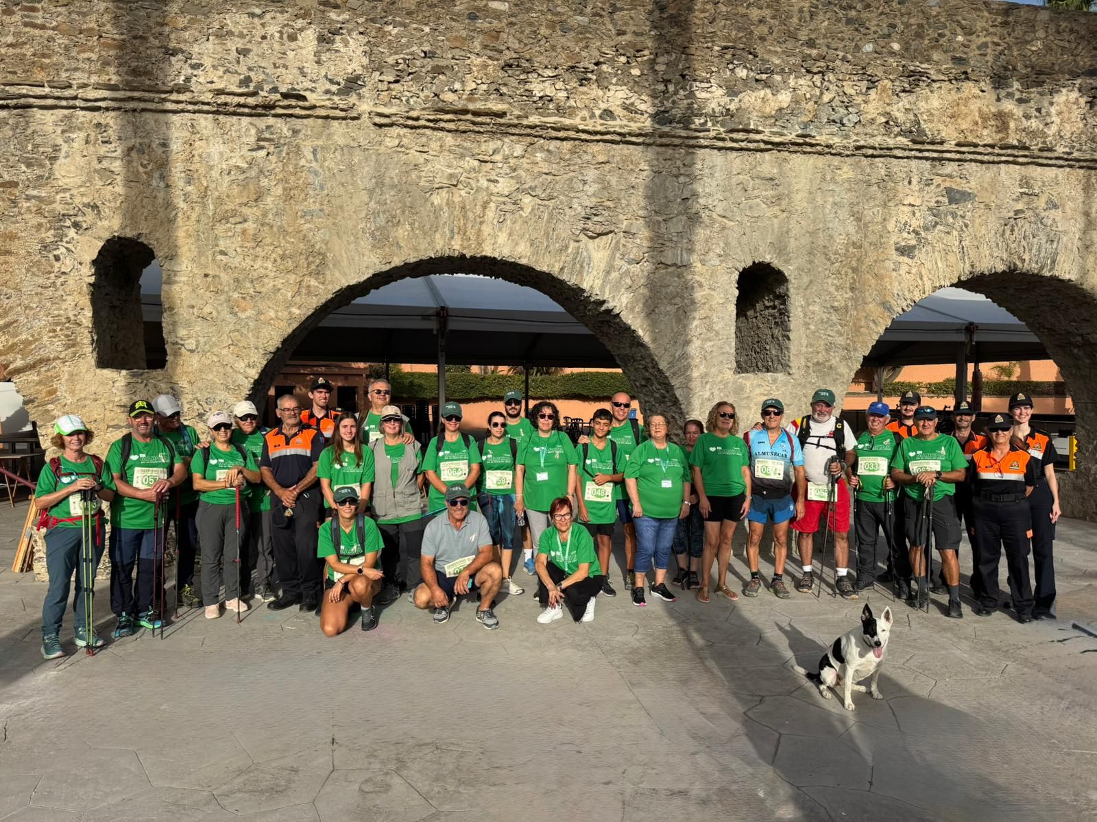 almunecar-mas-de-50-senderistas-caminan-por-un-futuro-sin-cancer-en-las-fiestas-de-la-chirimoya-de-torrecuevas