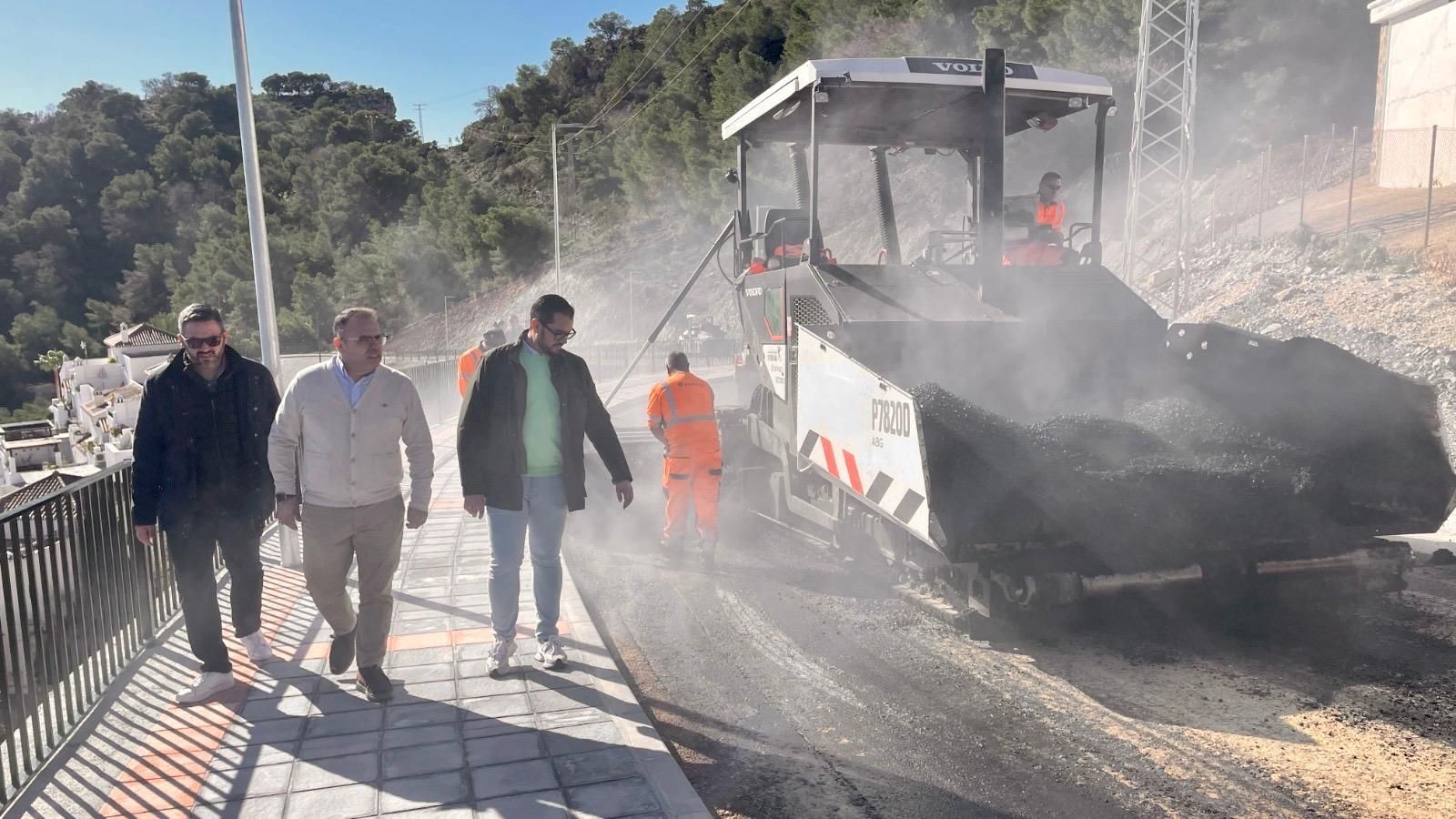 almunecar-el-plan-de-asfaltado-con-un-presupuesto-de-900-000-e-contempla-14-actuaciones-en-32-293-m%c2%b2-durante-cinco-meses