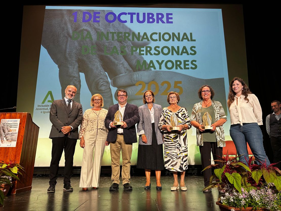 motril-rinde-homenaje-a-sus-mayores-como-pilares-de-sabiduria-compromiso-y-vida-social-en-el-dia-internacional-del-mayor