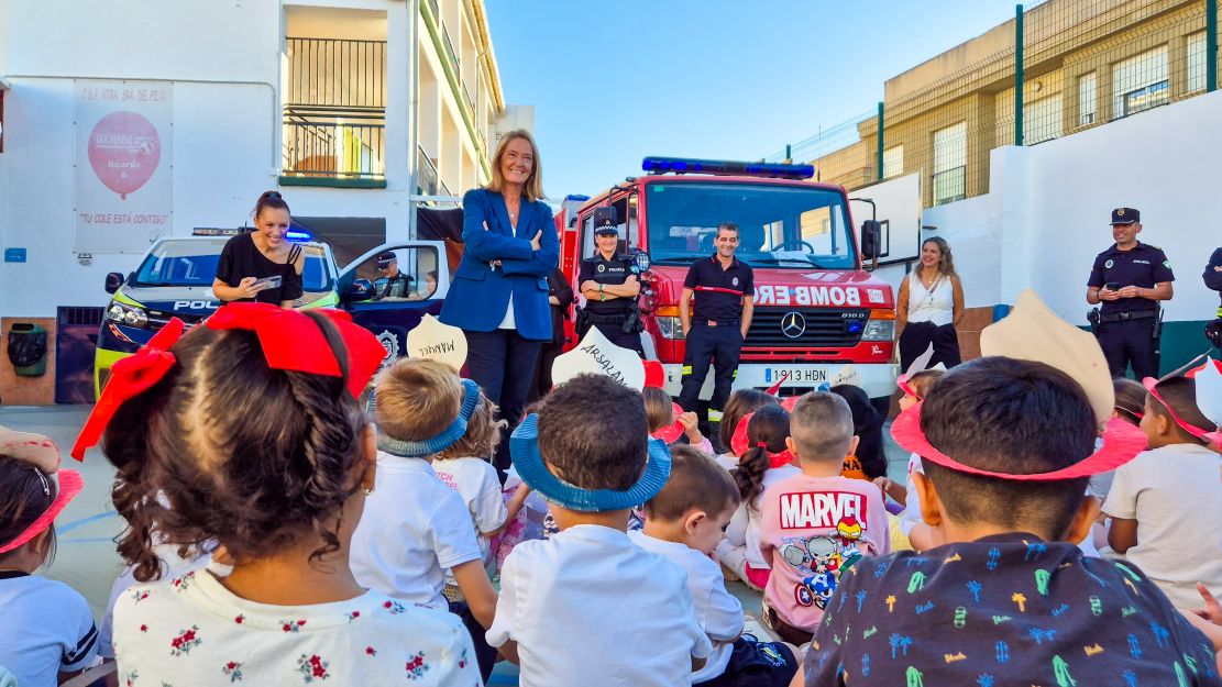 la-alcaldesa-de-motril-inaugura-el-nuevo-curso-del-programa-agente-tutora-cercando-policia-y-bomberos-a-mas-de-4-000-escolares