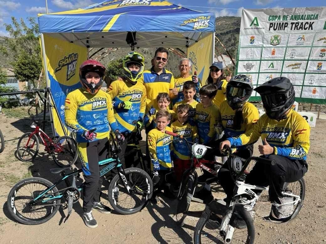 el-club-bmx-show-time-de-almunecar-arrasa-en-la-copa-andalucia-pump-track-con-cuatro-titulos-autonomicos-y-diez-podios