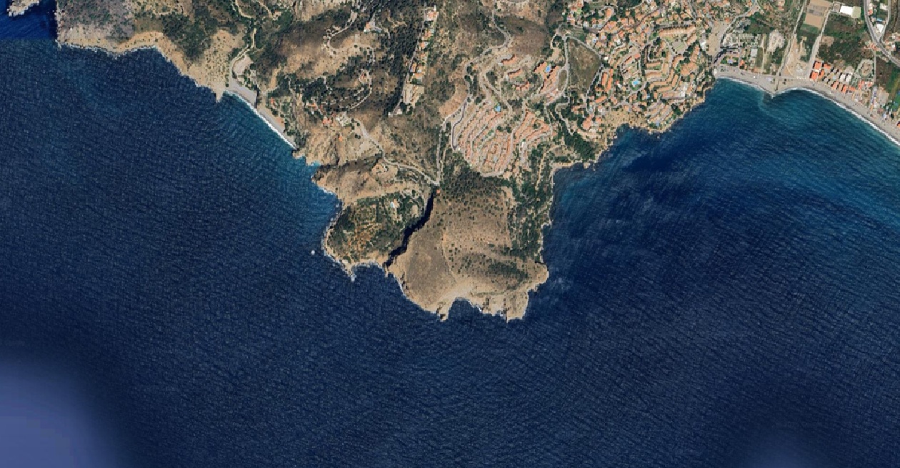 almunecar-la-herradura-investigan-el-hallazgo-de-un-cuerpo-flotando-frente-a-cerro-gordo-en-la-costa-granadina