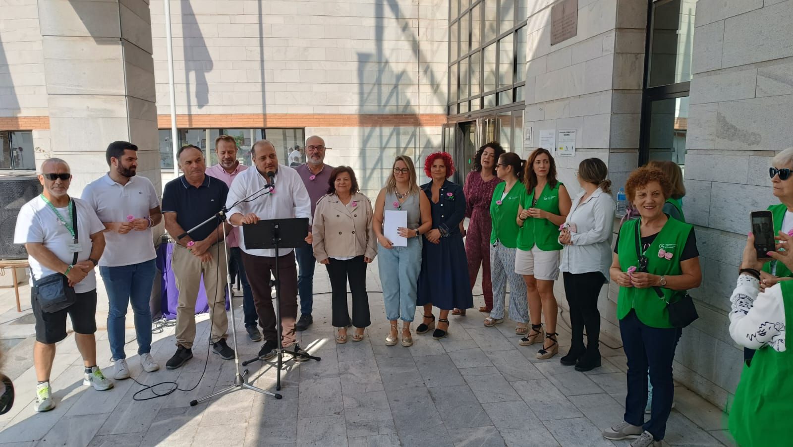 salobrena-conmemora-el-dia-mundial-del-cancer-de-mama-con-acto-institucional-y-mesas-informativas-de-la-aecc