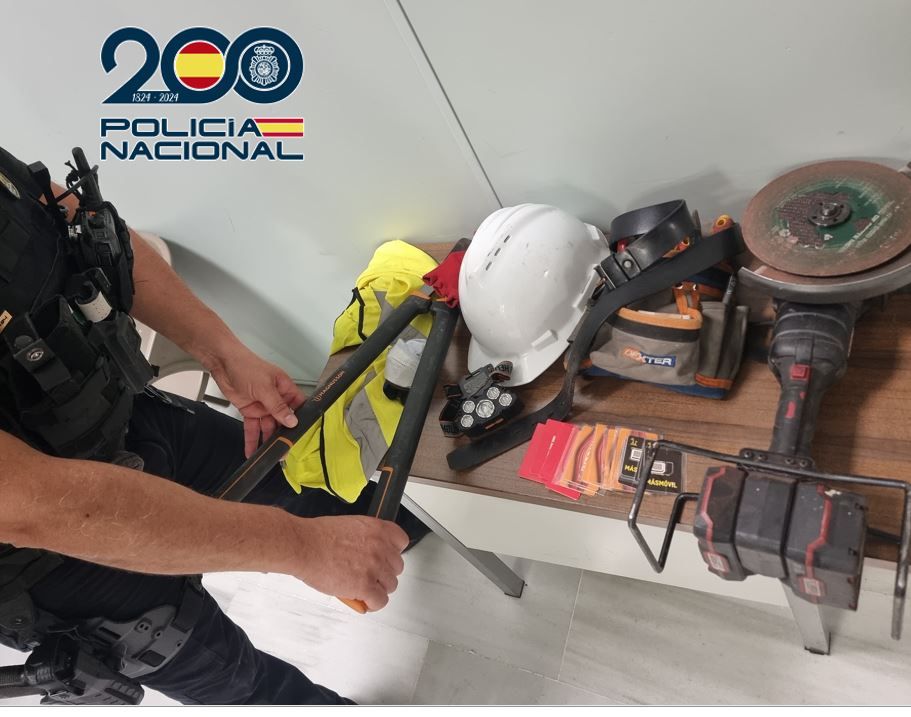 detenido-un-hombre-de-45-anos-por-el-robo-de-cobre-del-cableado-telefonico-su-complice-huyo-y-se-intervinieron-dos-furgonetas-usadas-en-la-sustraccion