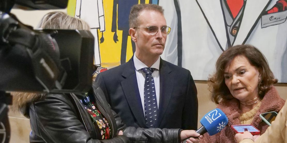 carmen-calvo-en-granada-la-democracia-lo-abarca-todo-el-fascismo-solo-a-los-dictadores