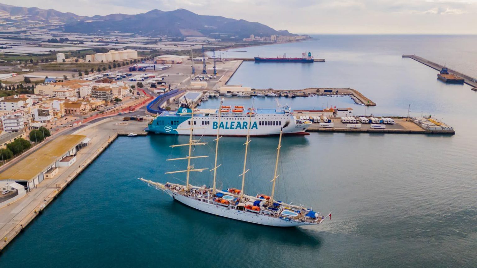 el-star-clipper-atraca-hoy-en-motril-el-puerto-preve-mas-de-15-000-pasajeros-y-3-millones-de-euros-de-impacto-economico-hasta-diciembre