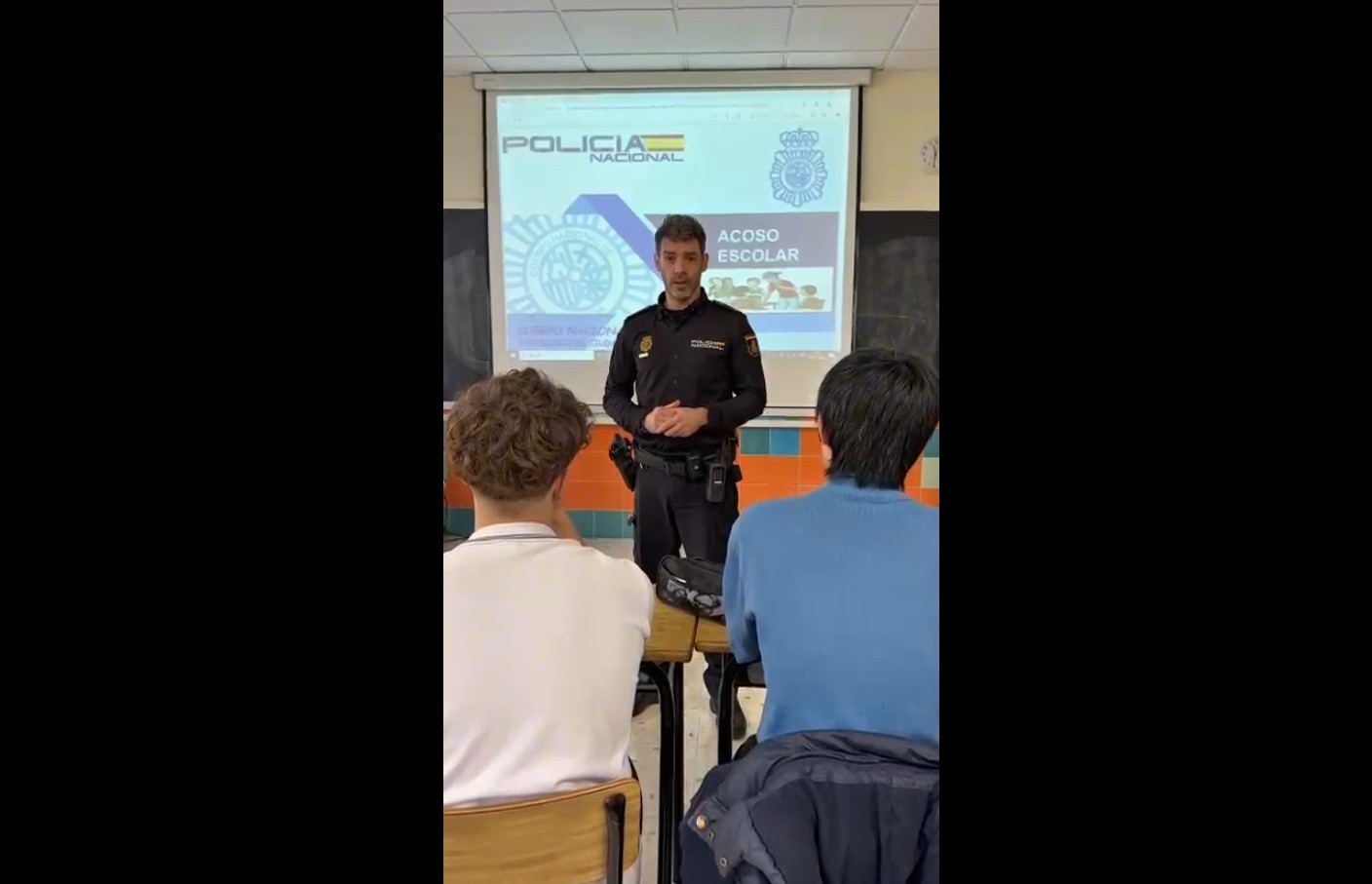 granada-no-te-lo-guardes-la-policia-nacional-advierte-de-denunciar-el-acoso-escolar-y-recuerda-que-el-bullying-tiene-consecuencias-penales-con-una-campana-que-alcanzara-a-mas-de-11-millone