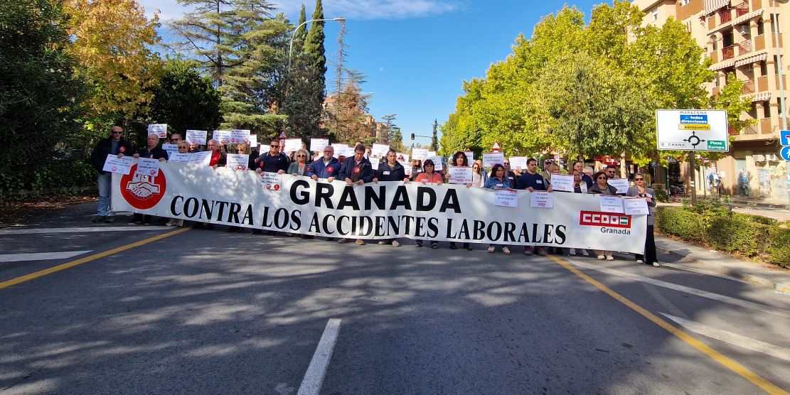 granada-ugt-y-ccoo-condenan-la-muerte-de-un-trabajador-tras-caer-del-tejado-de-una-nave-en-el-poligono-la-paz-y-exigen-depurar-responsabilidades