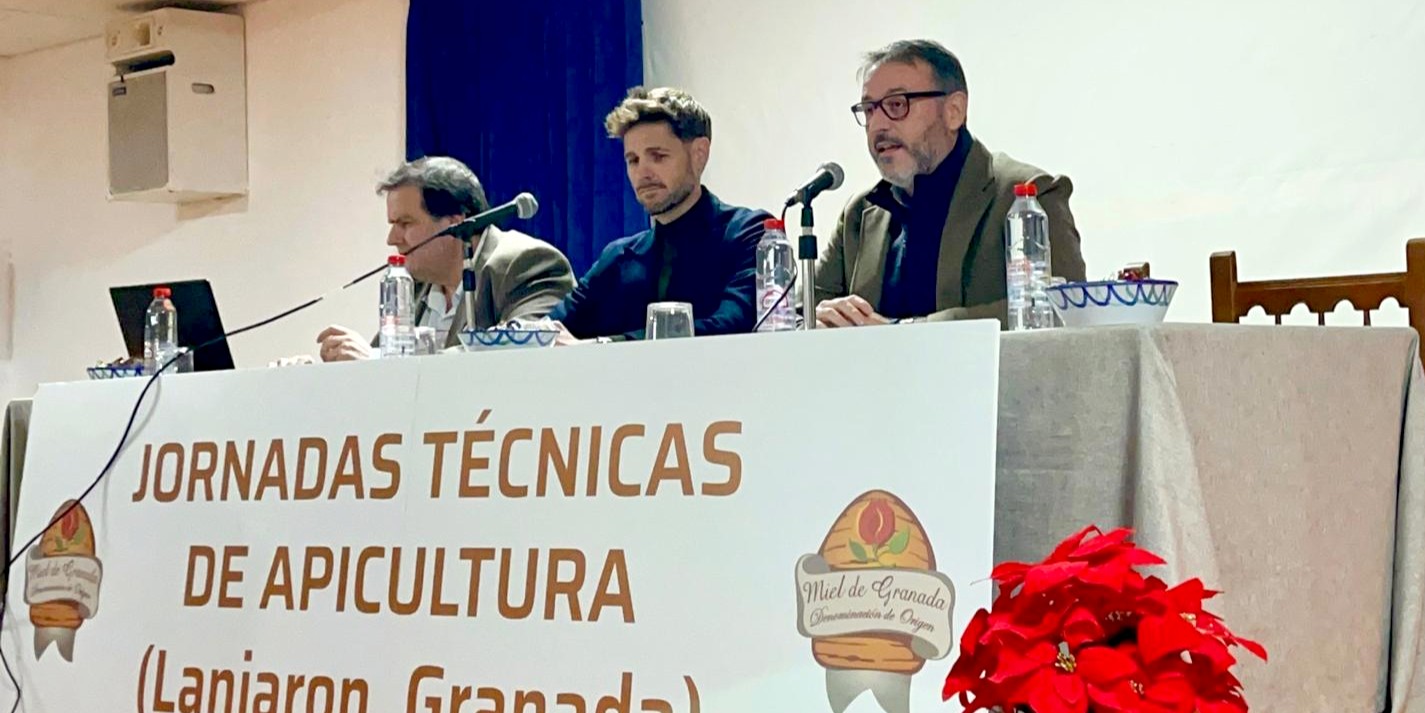 lanjaron-la-junta-destaca-el-papel-clave-de-los-apicultores-de-granada-y-alerta-sobre-el-avance-de-especies-invasoras-como-la-avispa-asiatica