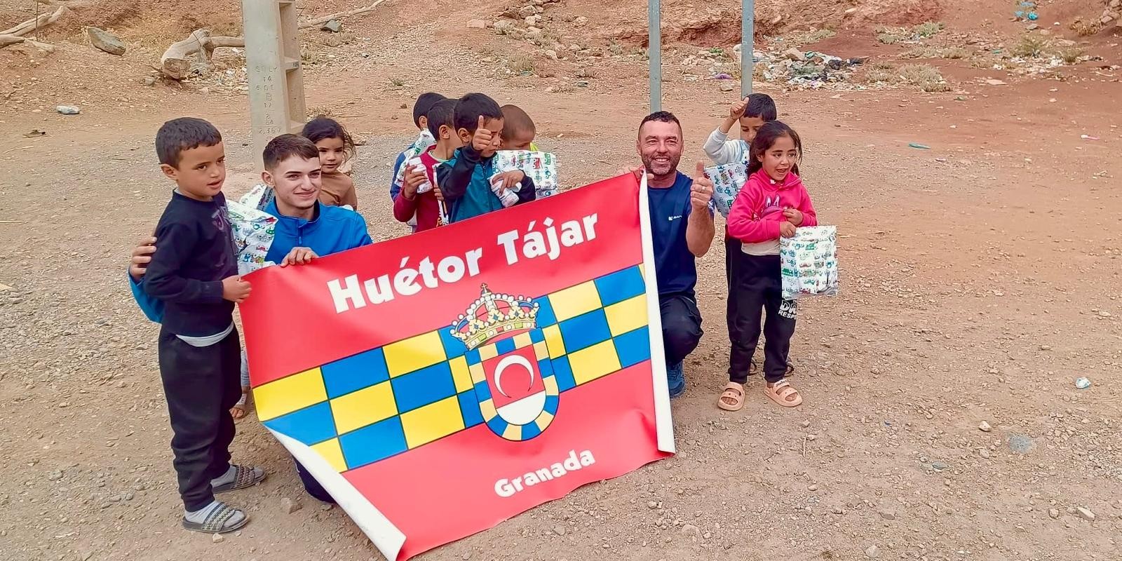 huetor-tajar-patavino-el-fontanero-y-un-companero-cruzan-marruecos-en-4x4-para-llenar-de-sonrisas-y-ayuda-solidaria-a-los-mas-pequenos
