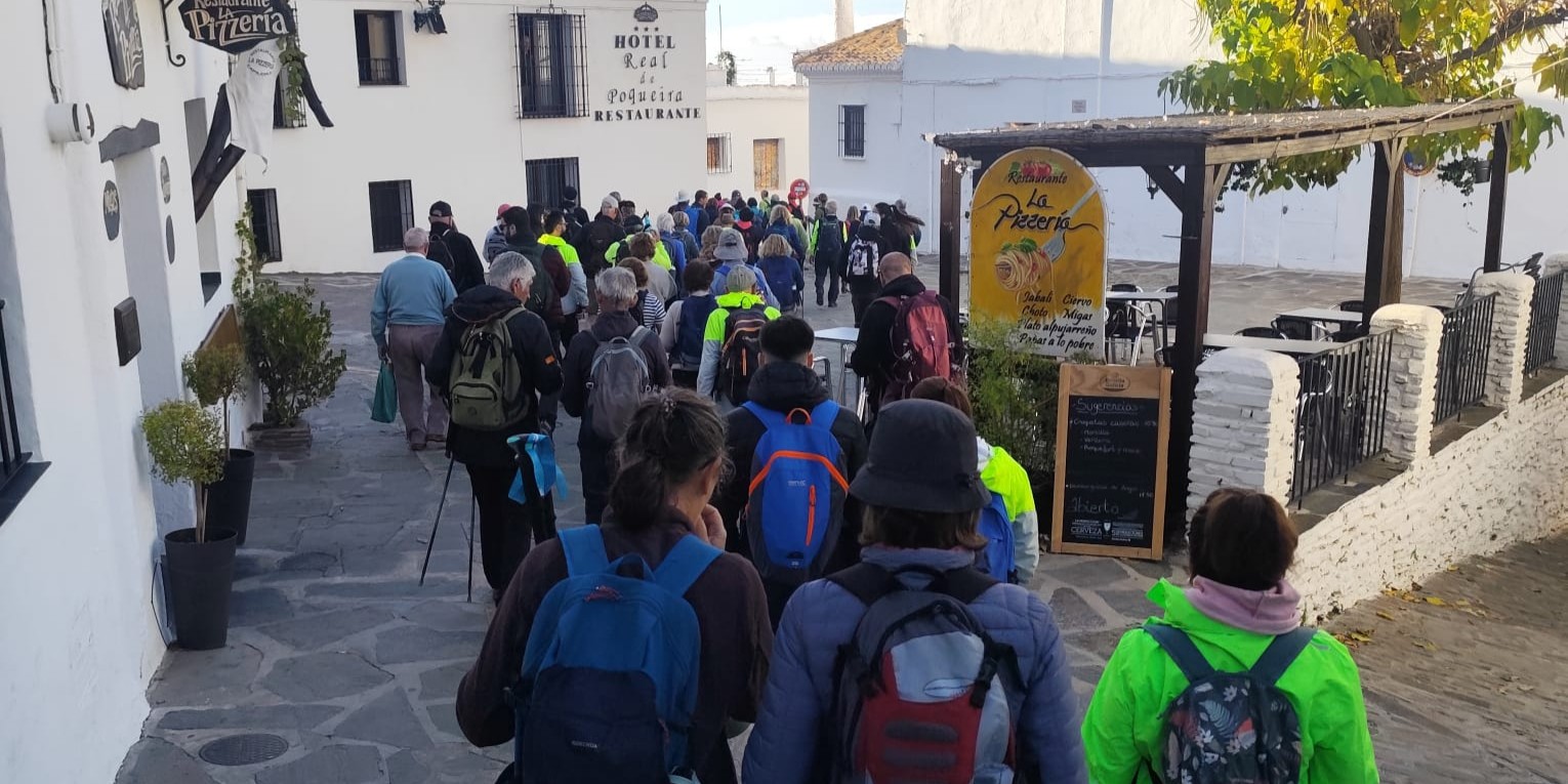 almunecar-la-herradura-exito-de-participacion-en-la-ruta-por-la-alpujarra-del-programa-de-senderismo-de-almunecar-con-80-participantes