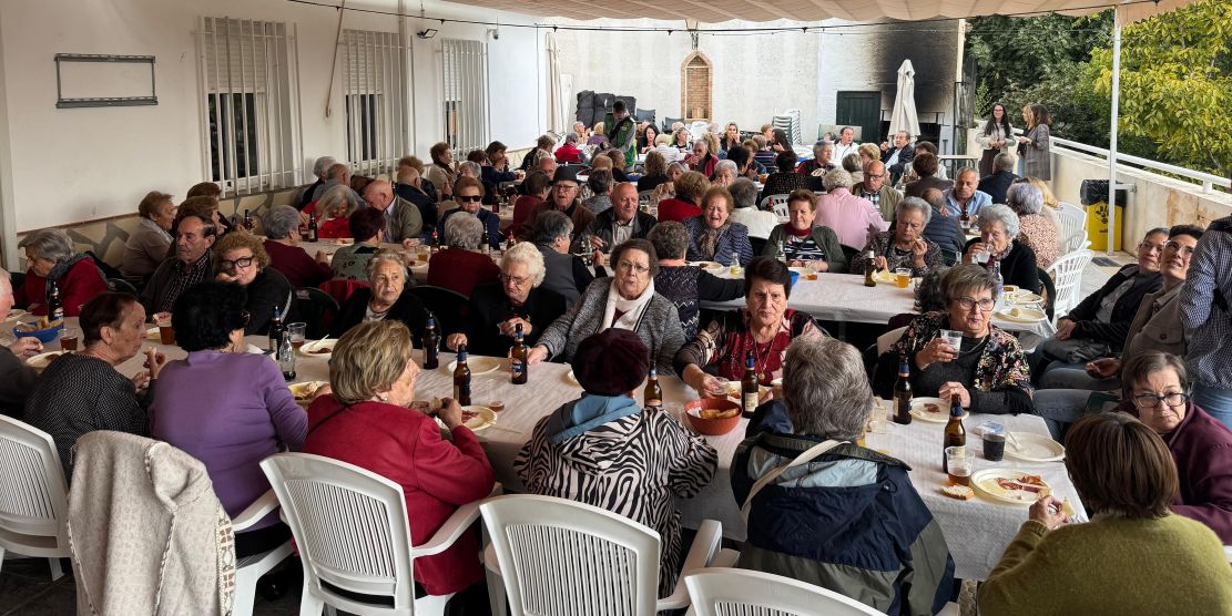 lanjaron-celebra-las-bodas-de-oro-de-sus-vecinos-y-reivindica-a-los-mayores-como-memoria-viva-del-municipio