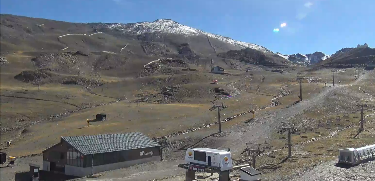 sierra-nevada-abre-la-temporada-2025%e2%80%9126-con-19-millones-de-euros-en-inversiones-primeras-nieves-en-mulhacen-y-veleta-y-adhesion-a-granada-2031