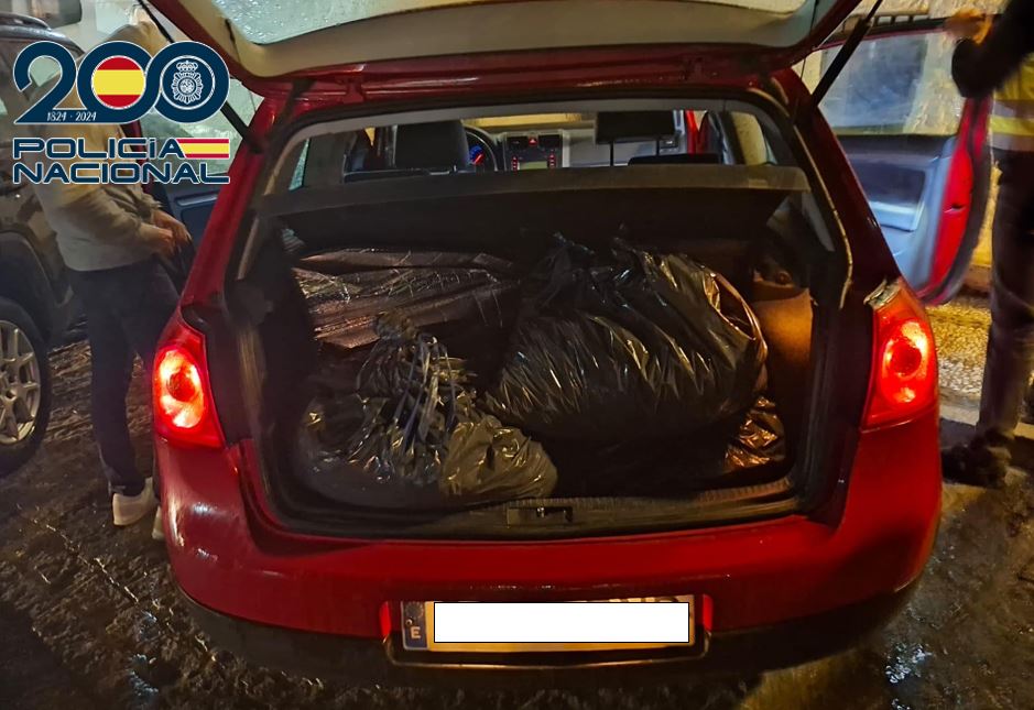 granada-cazados-con-el-maletero-lleno-de-marihuana-cinco-detenidos-en-pleno-centro-de-la-capital