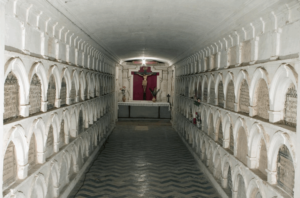 la-archidiocesis-abre-las-criptas-de-la-catedral-y-la-capilla-real-para-honrar-a-todos-los-santos-y-difuntos