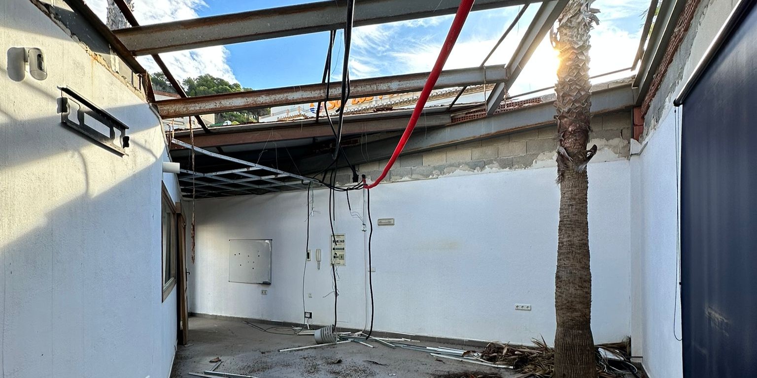 el-psoe-de-almunecar-denuncia-que-la-estacion-nautica-de-la-herradura-se-cae-a-pedazos