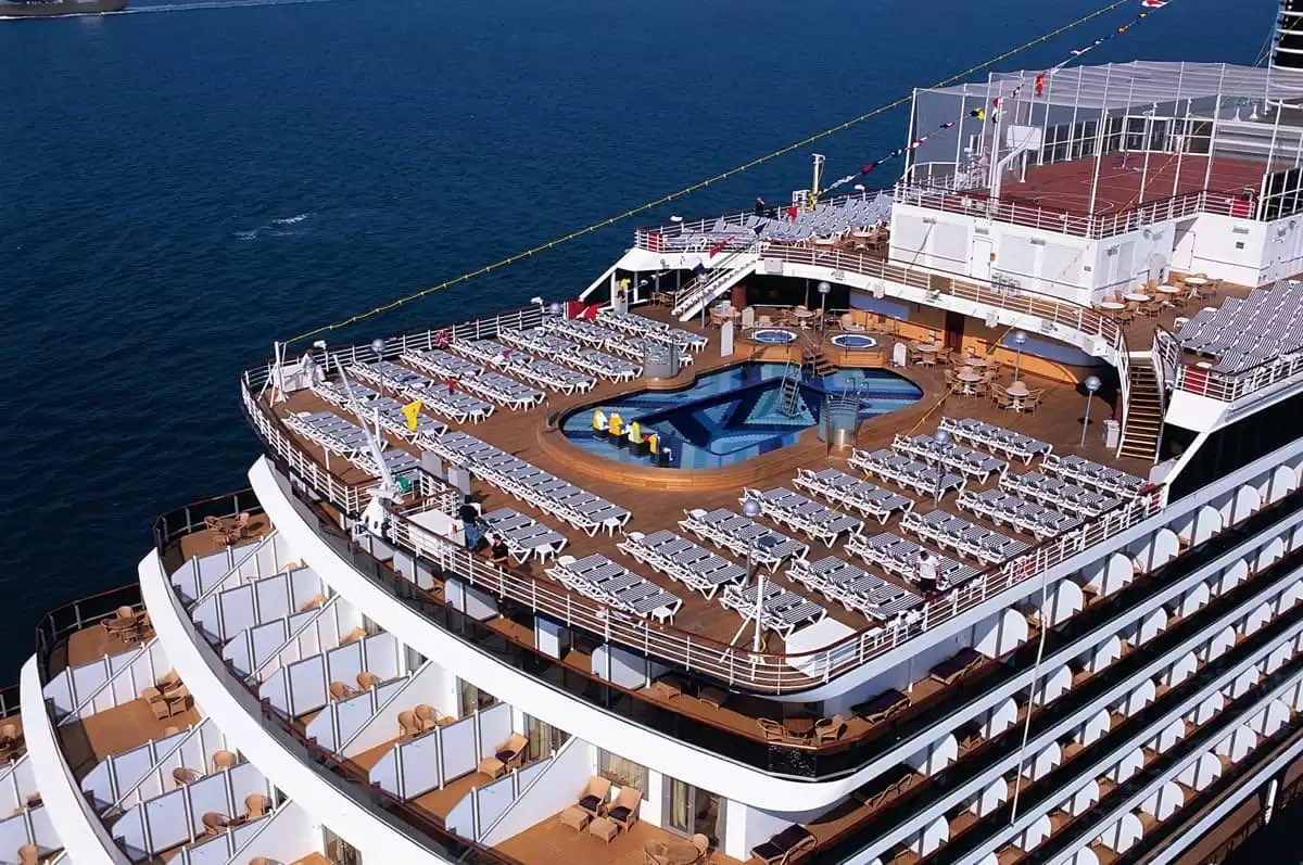 motril-se-estrena-como-destino-del-crucero-ms-oosterdam-joya-de-holland-america-con-casi-2-000-pasajeros