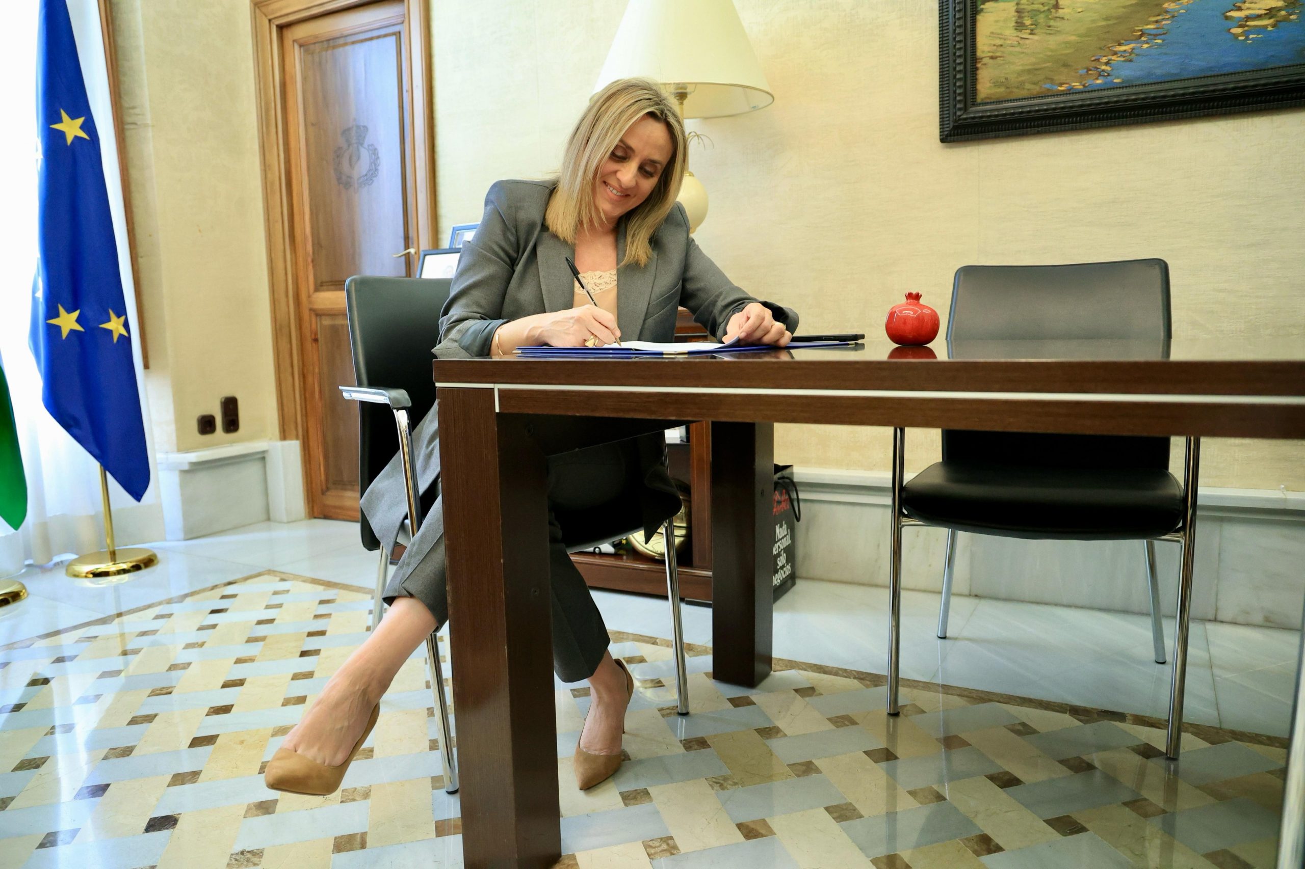 reivindican-en-granada-una-respuesta-firme-contra-la-violencia-digital-la-ciudad-refuerza-educacion-prevencion-y-recursos-para-todas-las-mujeres-en-el-25n