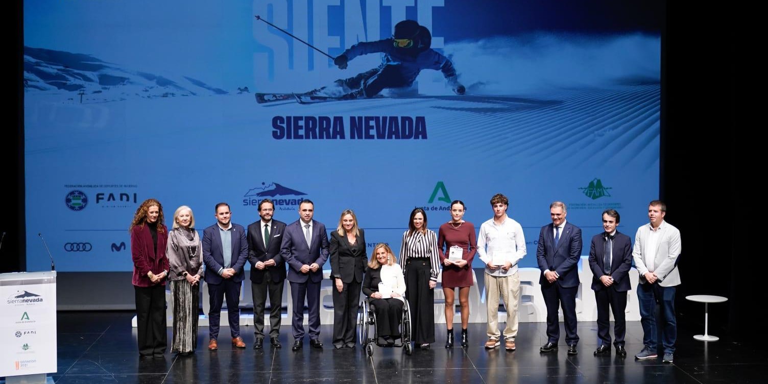 granada-sierra-nevada-premia-a-unai-lopez-ana-alonso-y-teresa-silva-en-la-gala-inaugural-y-homenajea-a-los-pioneros-de-la-estacion-con-mejoras-historicas-en-accesos