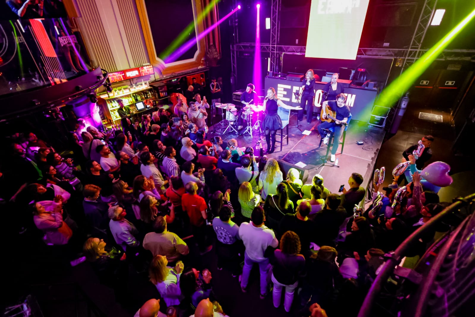 expectacion-en-granada-por-el-regreso-de-edurne-que-presenta-un-adelanto-de-su-nuevo-disco-navideno