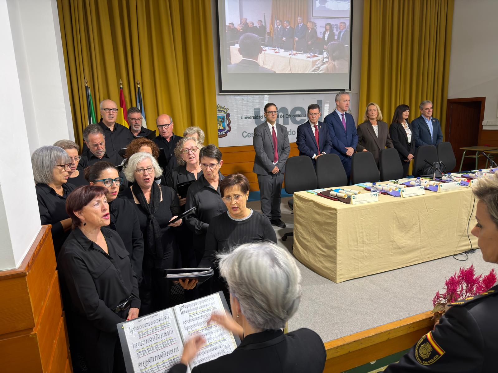 la-uned-de-motril-cumple-25-anos-de-historia-y-recibe-la-medalla-de-oro-de-la-ciudad-en-el-inicio-del-nuevo-curso