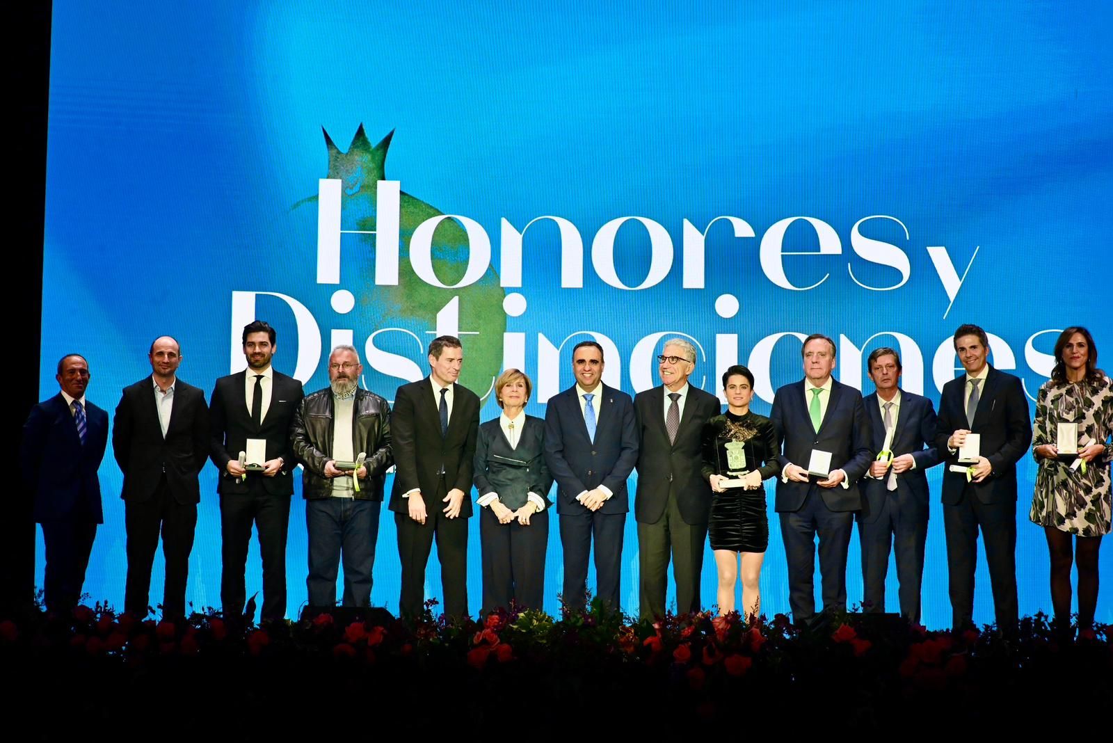 diputacion-de-granada-distingue-a-luis-portero-maria-perez-jorge-jimenez-manuel-orantes-fernando-diaz-cervezas-alhambra-hla-inmaculada-equipo-de-exhumaciones-de-la-ugr-y-montanistas-pepe-saldan