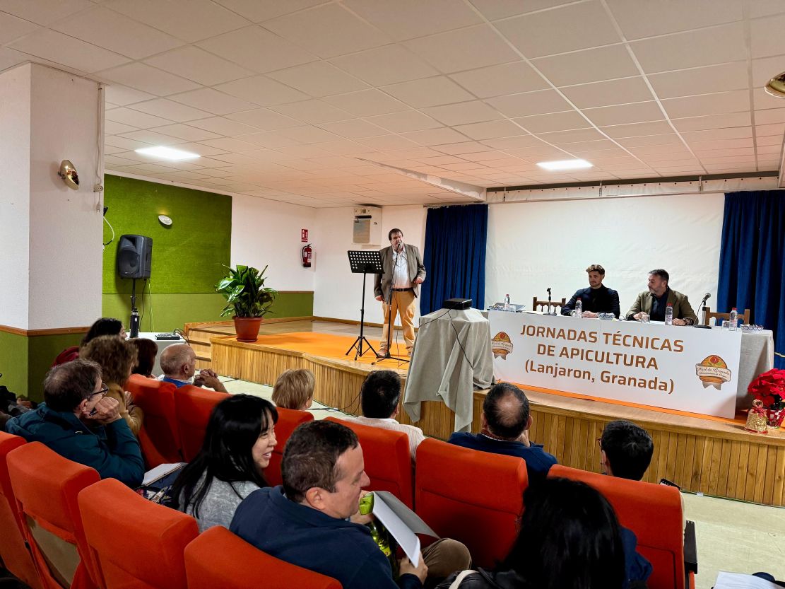 lanjaron-celebra-la-30a-edicion-de-sus-jornadas-tecnicas-de-apicultura-referente-nacional-del-sector