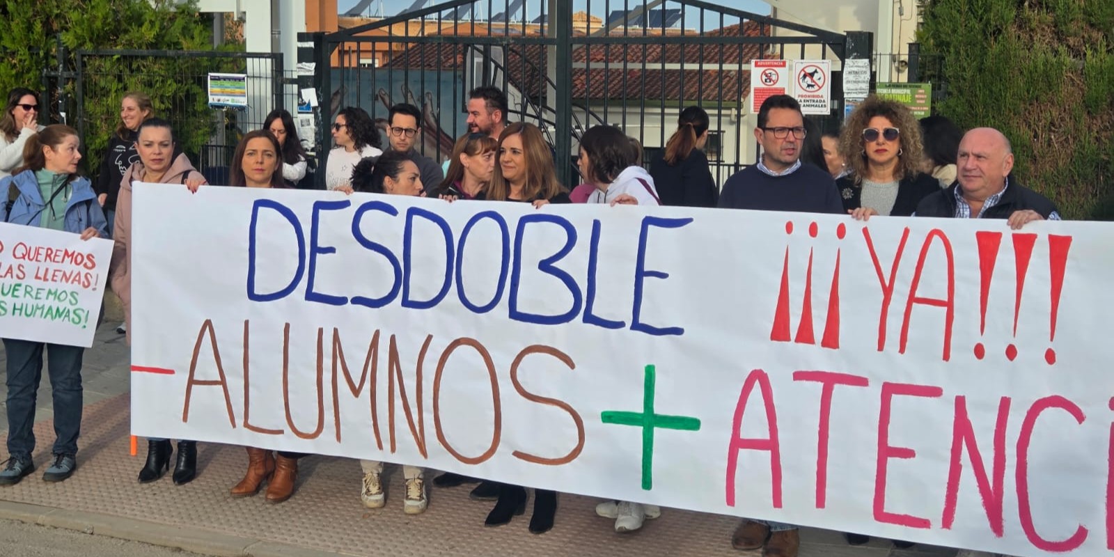 protesta-en-la-zubia-la-comunidad-educativa-exige-a-la-junta-nuevas-plazas-en-el-tierno-galvan
