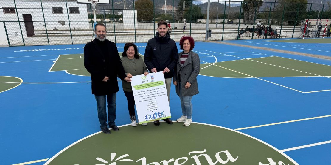 la-diputacion-y-el-ayuntamiento-de-salobrena-invertiran-178-000-euros-en-remodelar-el-campo-de-futbol-pista-de-atletismo-piscina-y-gimnasio-de-lobres