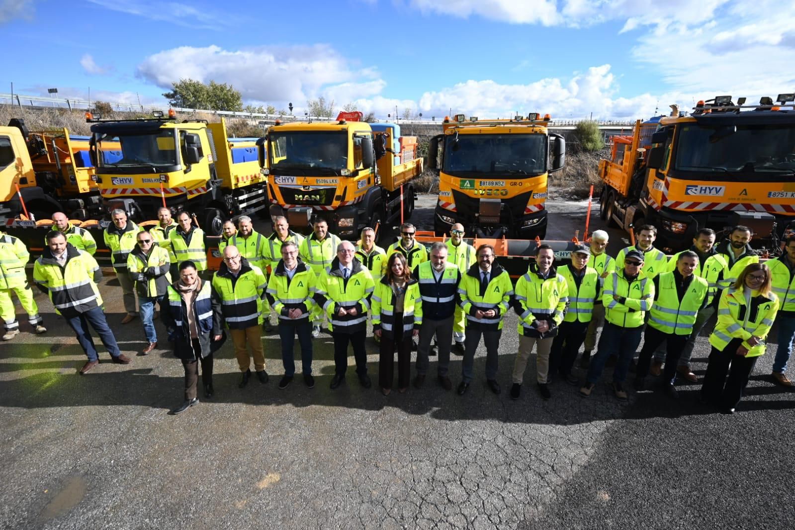 andalucia-activa-500-profesionales-148-vehiculos-y-6-200-toneladas-de-sal-para-atender-nevadas-en-granada-jaen-almeria-cordoba-y-malaga