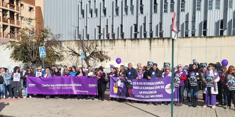 ugt-y-ccoo-se-concentran-en-granada-para-condenar-la-violencia-machista-y-exigir-mas-recursos-y-accion-institucional