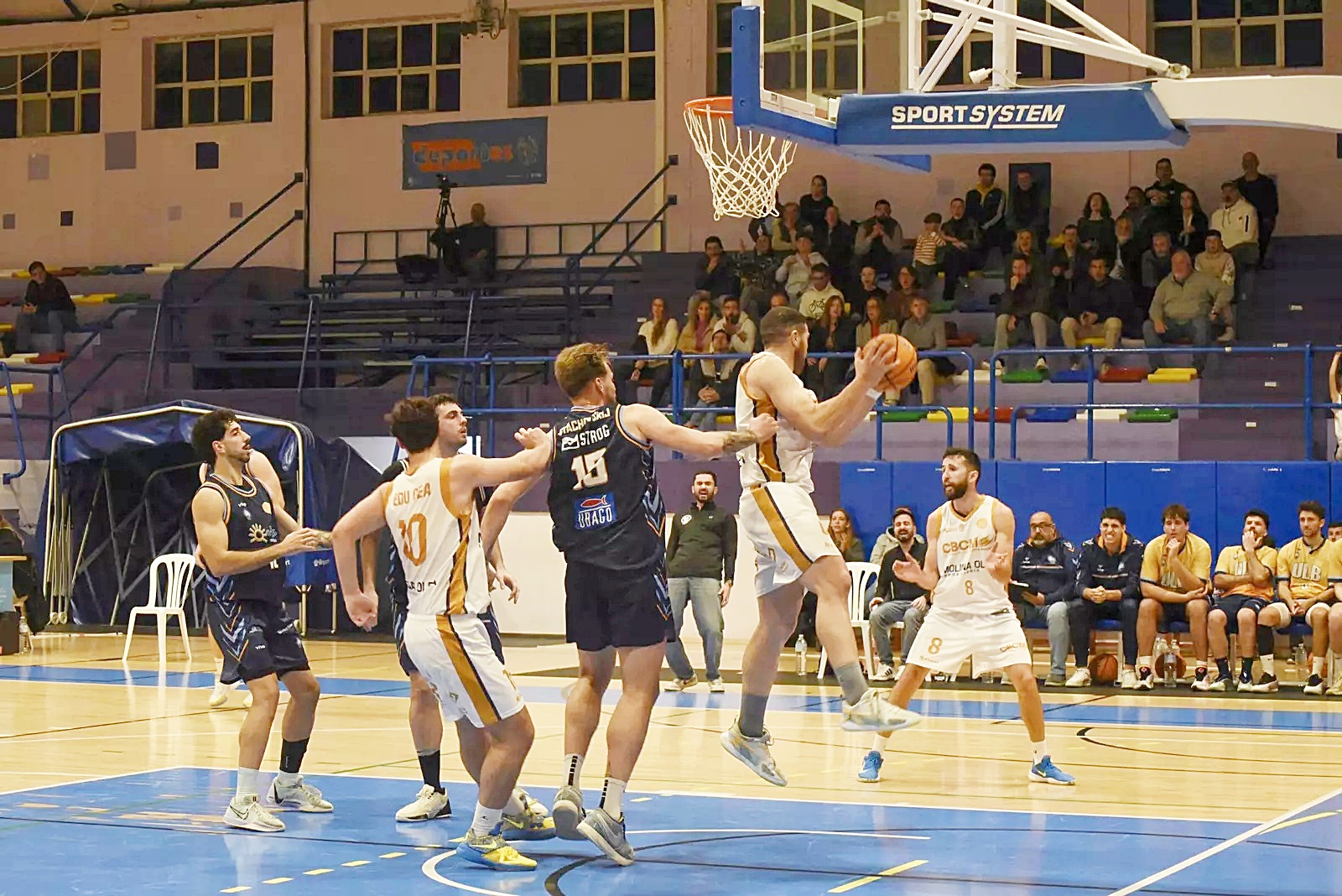 motril-costa-tropical-de-baloncesto-arrasa-en-la-linea-y-se-impone-con-autoridad-57-73