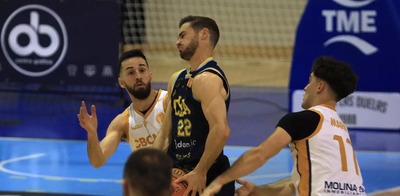 el-club-baloncesto-motril-resiste-en-el-arranque-pero-cede-con-claridad-en-su-visita-a-algeciras-106-81