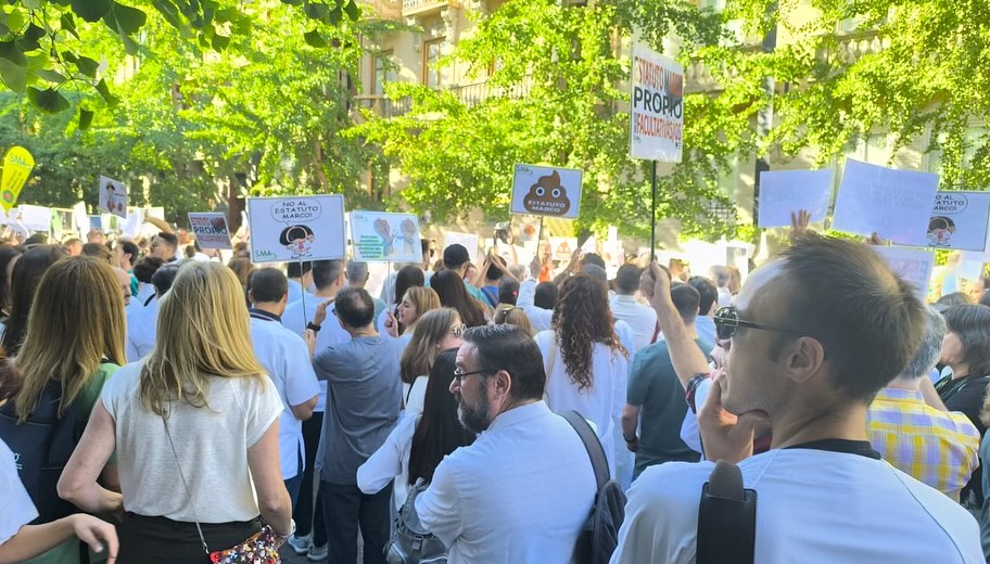 granada-cuatro-dias-de-huelga-medica-contra-la-ministra-de-sanidad-ponen-al-limite-al-sas-en-plena-ola-de-virus-respiratorios