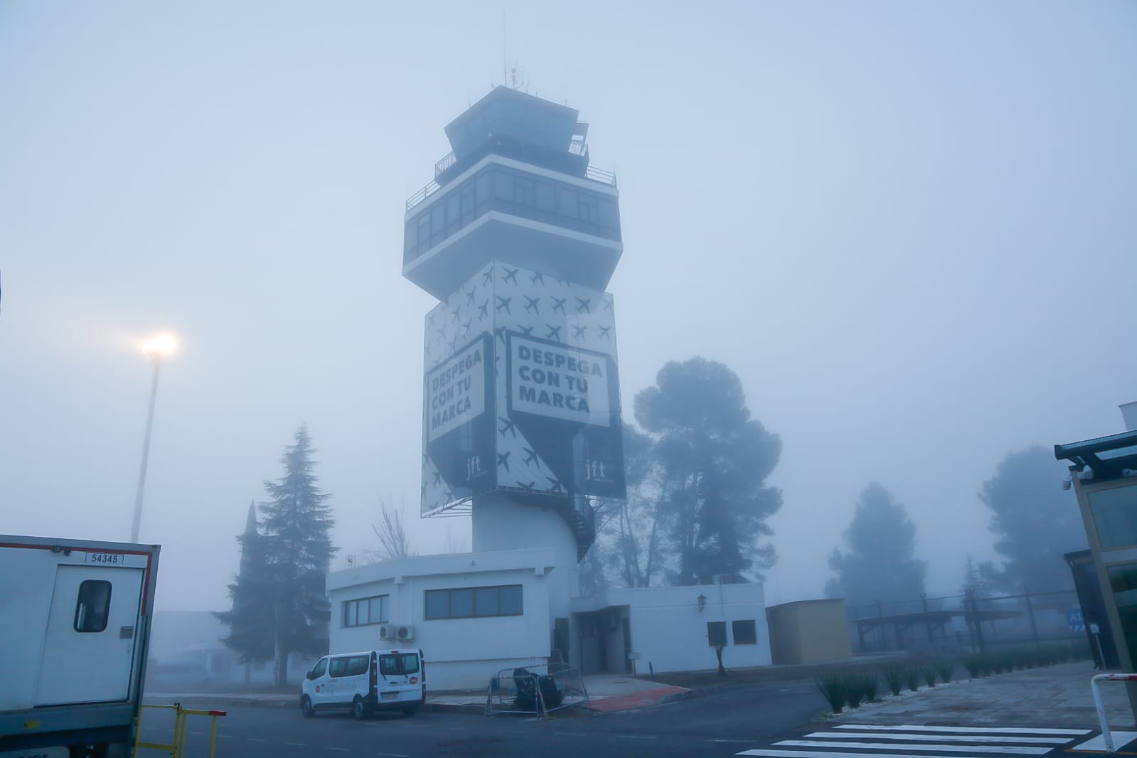 primer-vuelo-internacional-nantes-granada-se-desvia-a-malaga-por-niebla-el-pp-exige-inversiones-urgentes-en-el-aeropuerto-por-falta-de-medios-tecnicos