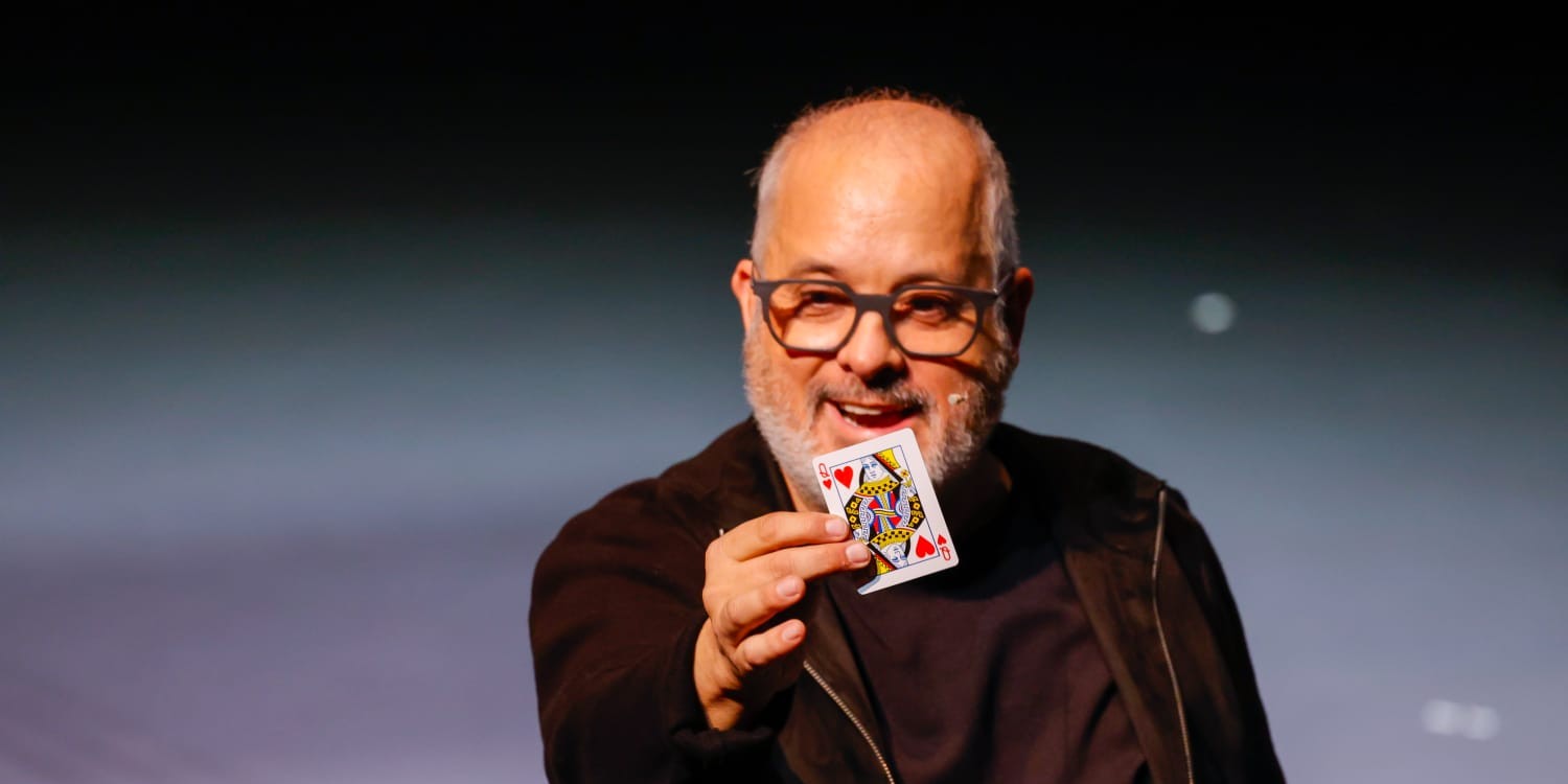 granada-mago-migue-desafia-a-la-lluvia-en-la-recta-final-de-su-espectaculo